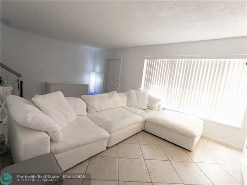 Condominium in Fern Crest Village, Florida 11622873
