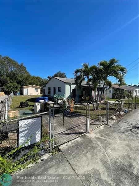 House in Hallandale Beach, Florida 11622917
