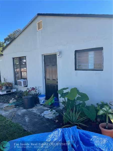 House in Hallandale Beach, Florida 11622917