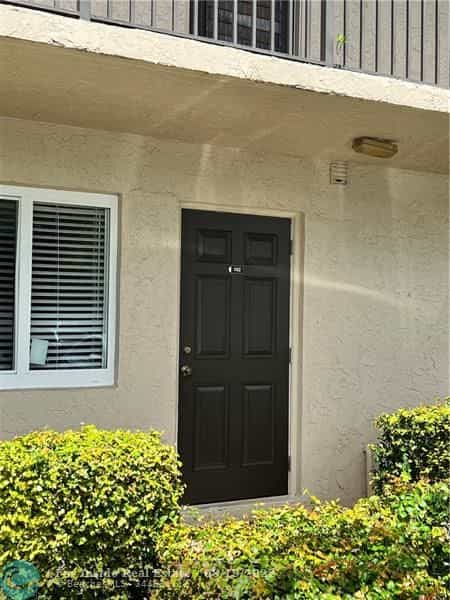 House in Tamarac, Florida 11622963