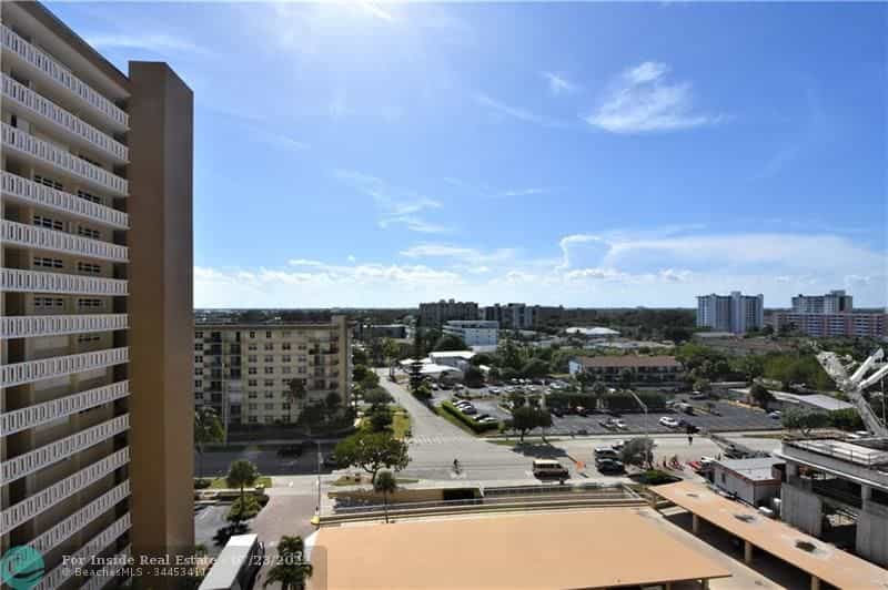 公寓 在 Pompano Beach, Florida 11622967