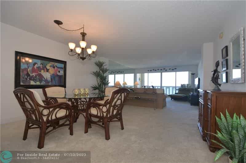 公寓 在 Pompano Beach, Florida 11622967