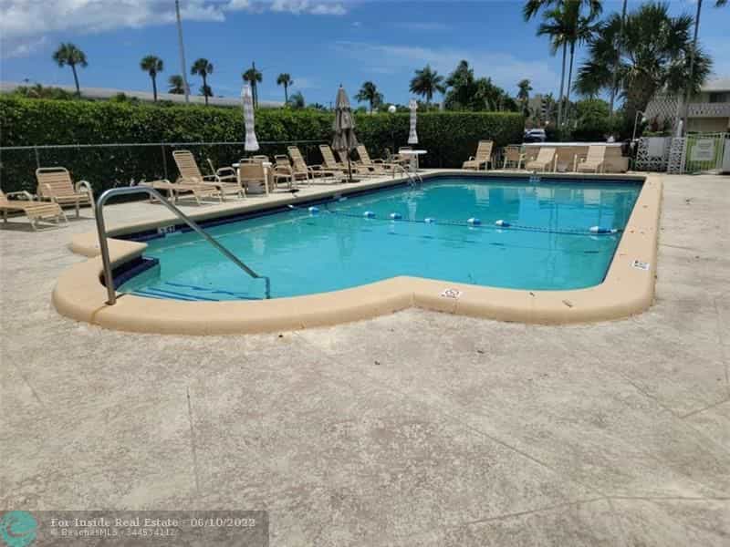 Condominium in Hallandale Beach, Florida 11622979