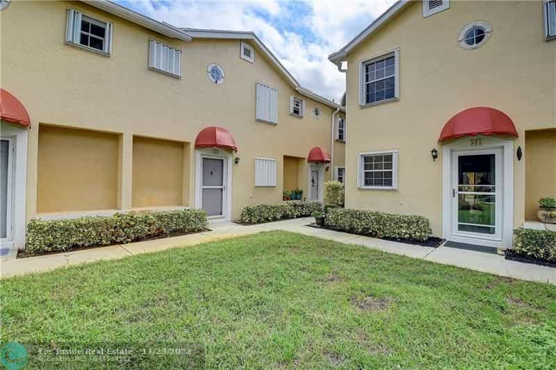Eigentumswohnung im Hypoluxo, Florida 11622982