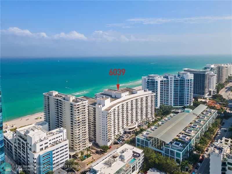 Condominium in Isle of Normandy, Florida 11622995