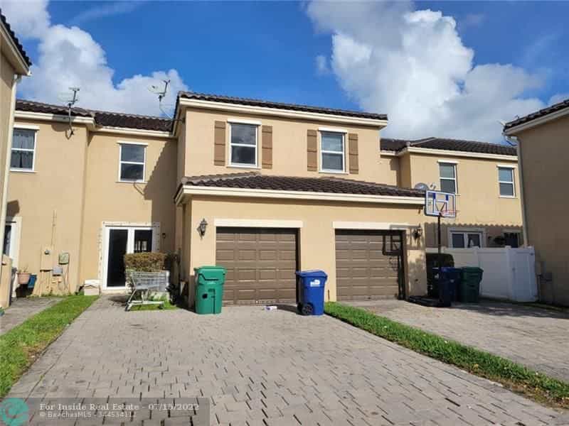 House in Kendall West, Florida 11622997