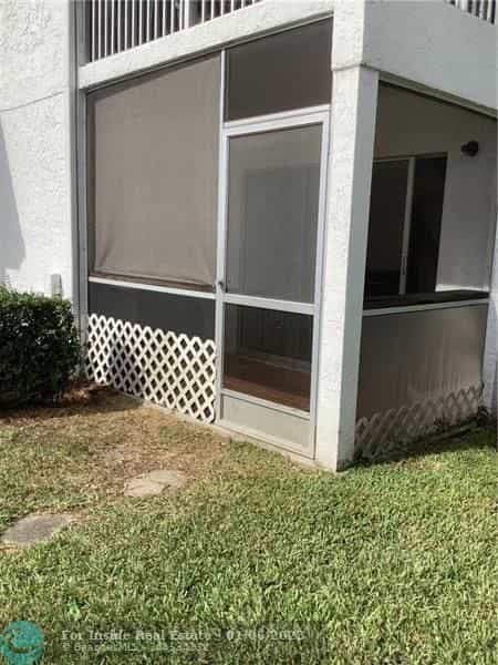 公寓 在 Coral Springs, Florida 11623012