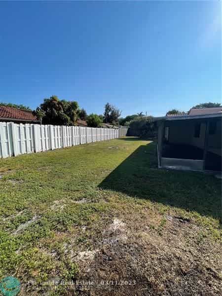 House in Cooper City, Florida 11623025
