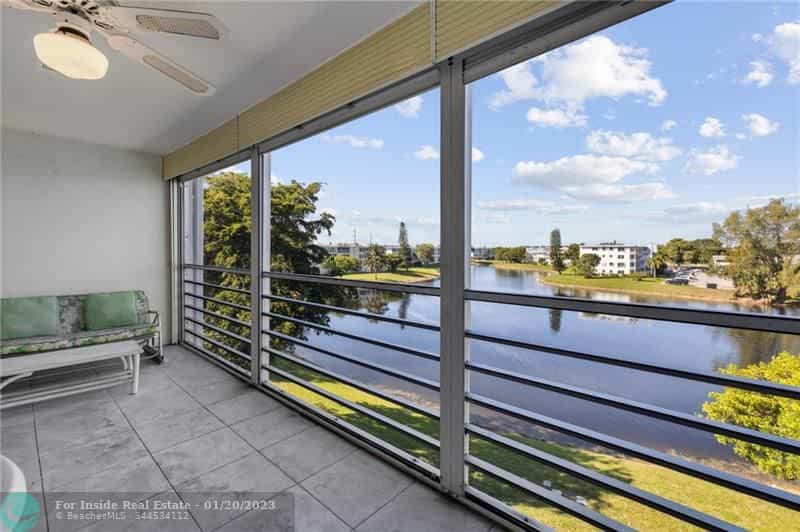 Condominium in Deerfield Beach, Florida 11623028
