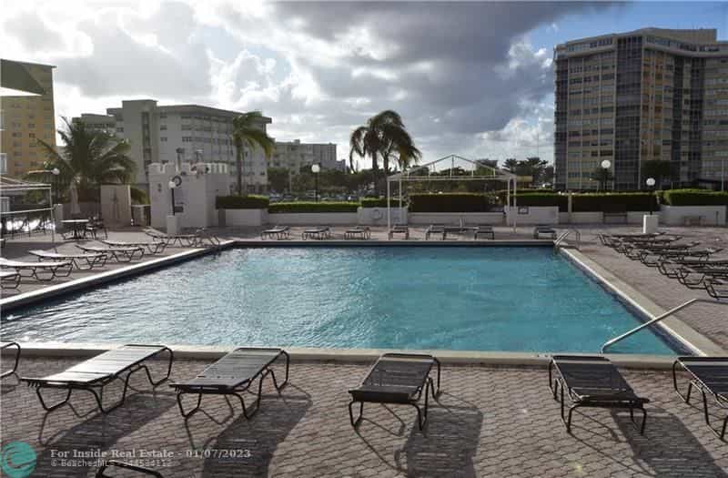 Condominium in Hallandale Beach, Florida 11623035
