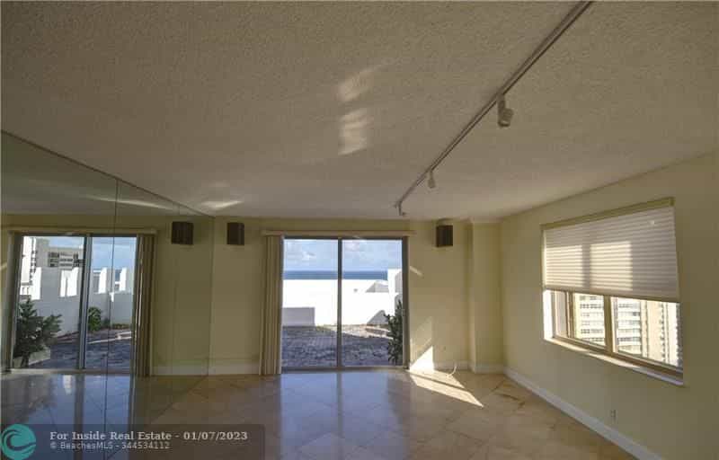 Condominio en Hallandale Beach, Florida 11623035