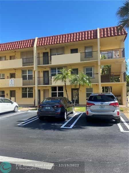 Condominium in Kusten van Santa Barbara, Florida 11623039