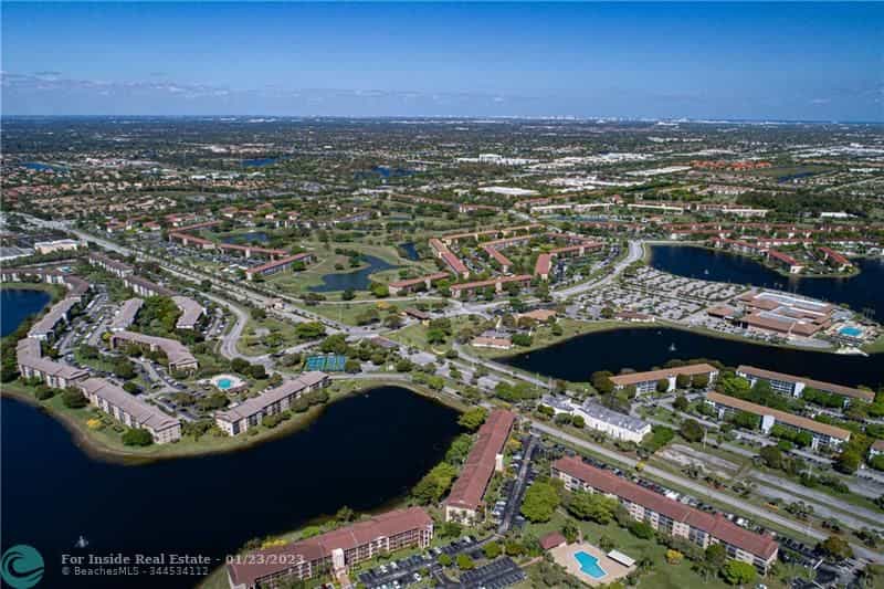 Condominium in Pembroke Pines, Florida 11623046