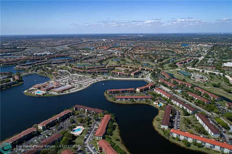 Condominium in Pembroke Pines, Florida 11623046
