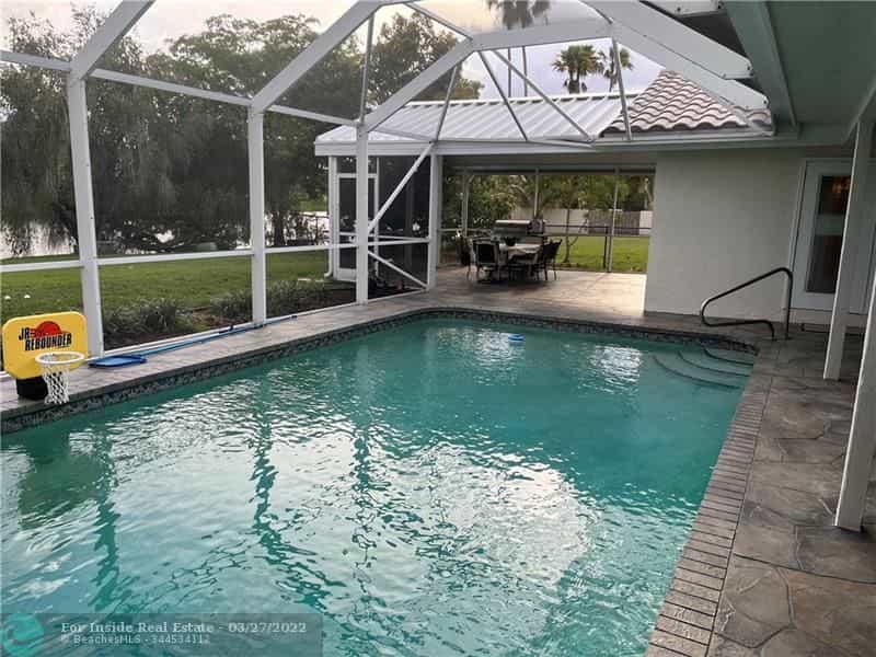 House in Coral Springs, Florida 11623049