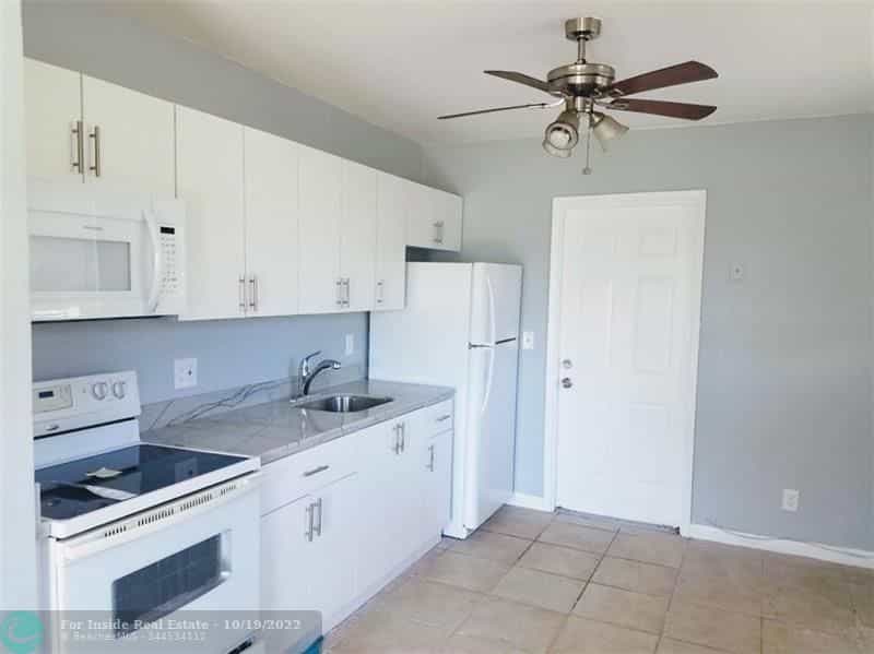 Residential in Hallandale Beach, Florida 11623050