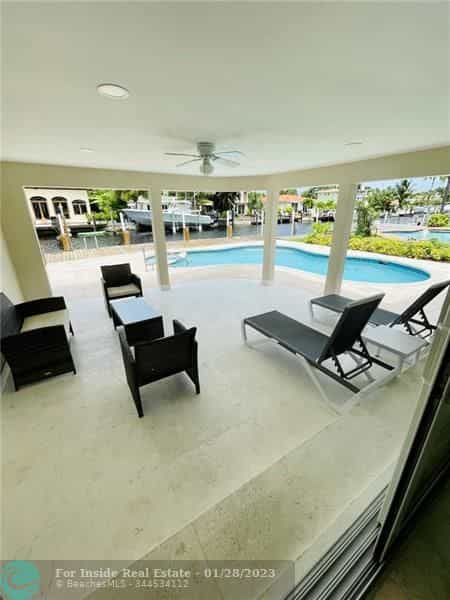 House in Pompano Beach, Florida 11623053