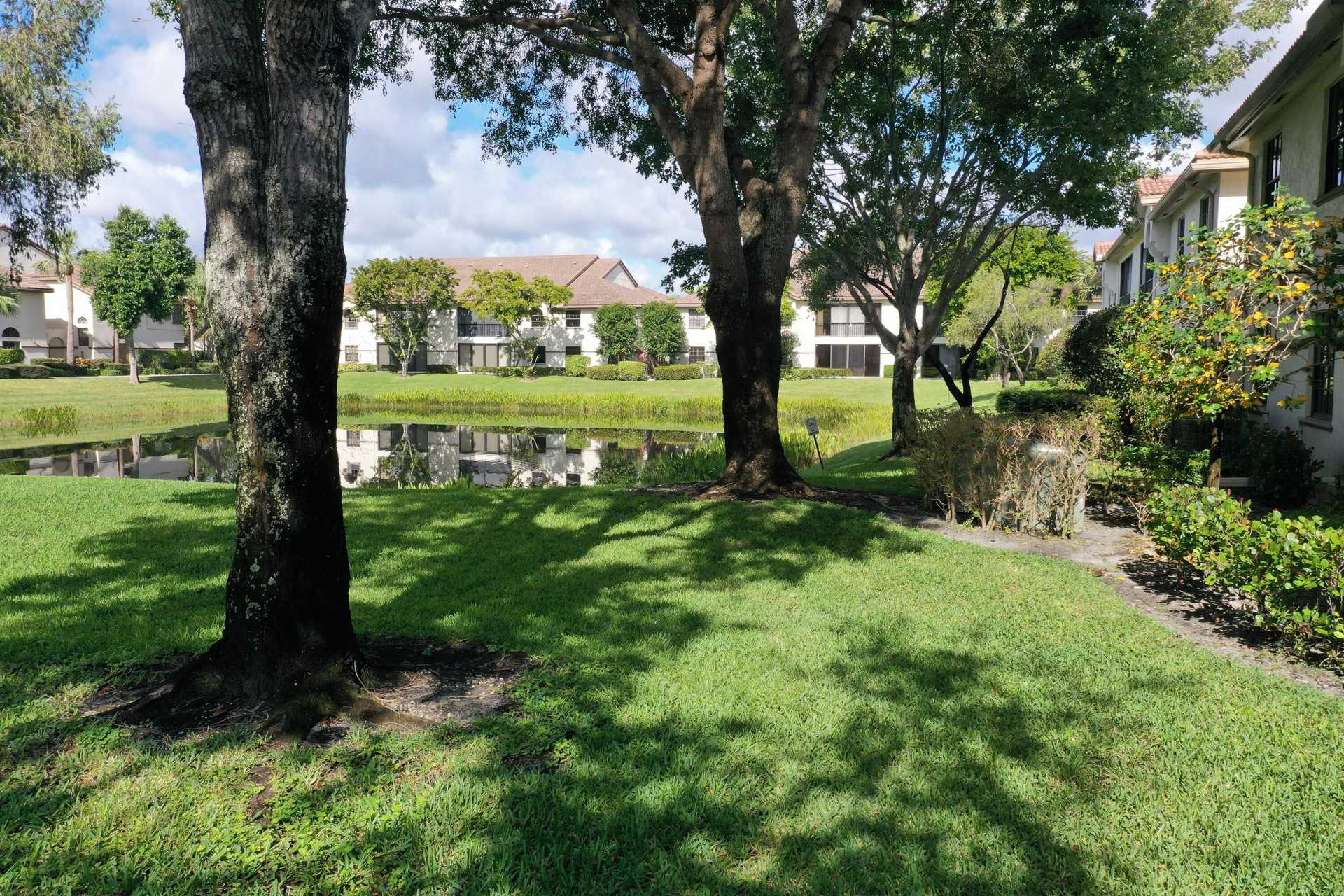 Condominium in Rainbow Lakes, Florida 11623066
