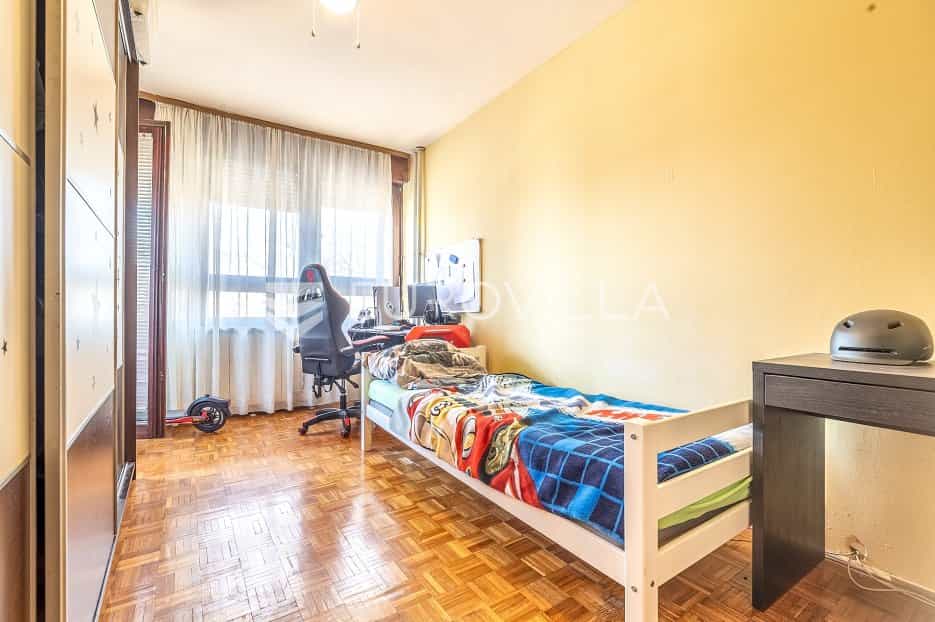 Condominium in Zagreb,  11623683