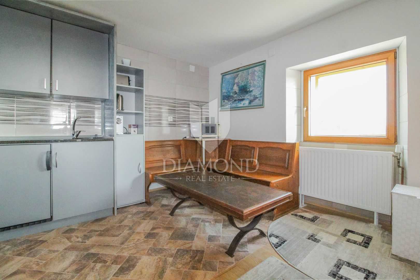 Condominium dans Brtonigla, Istarska Zupanija 11623840