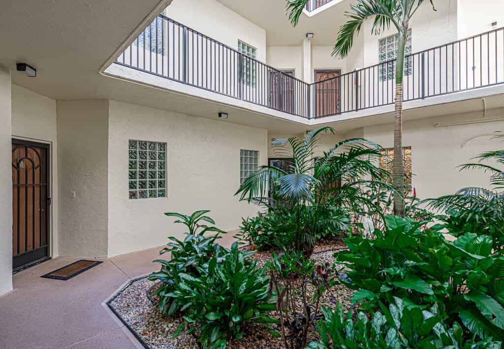 Condominium in Regenboogmeren, Florida 11623957