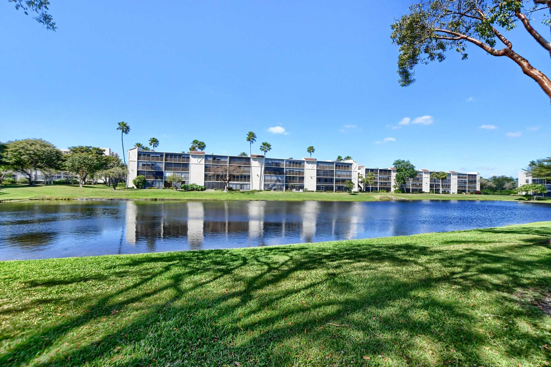 Condominium in Dorpen van Oriole, Florida 11623969