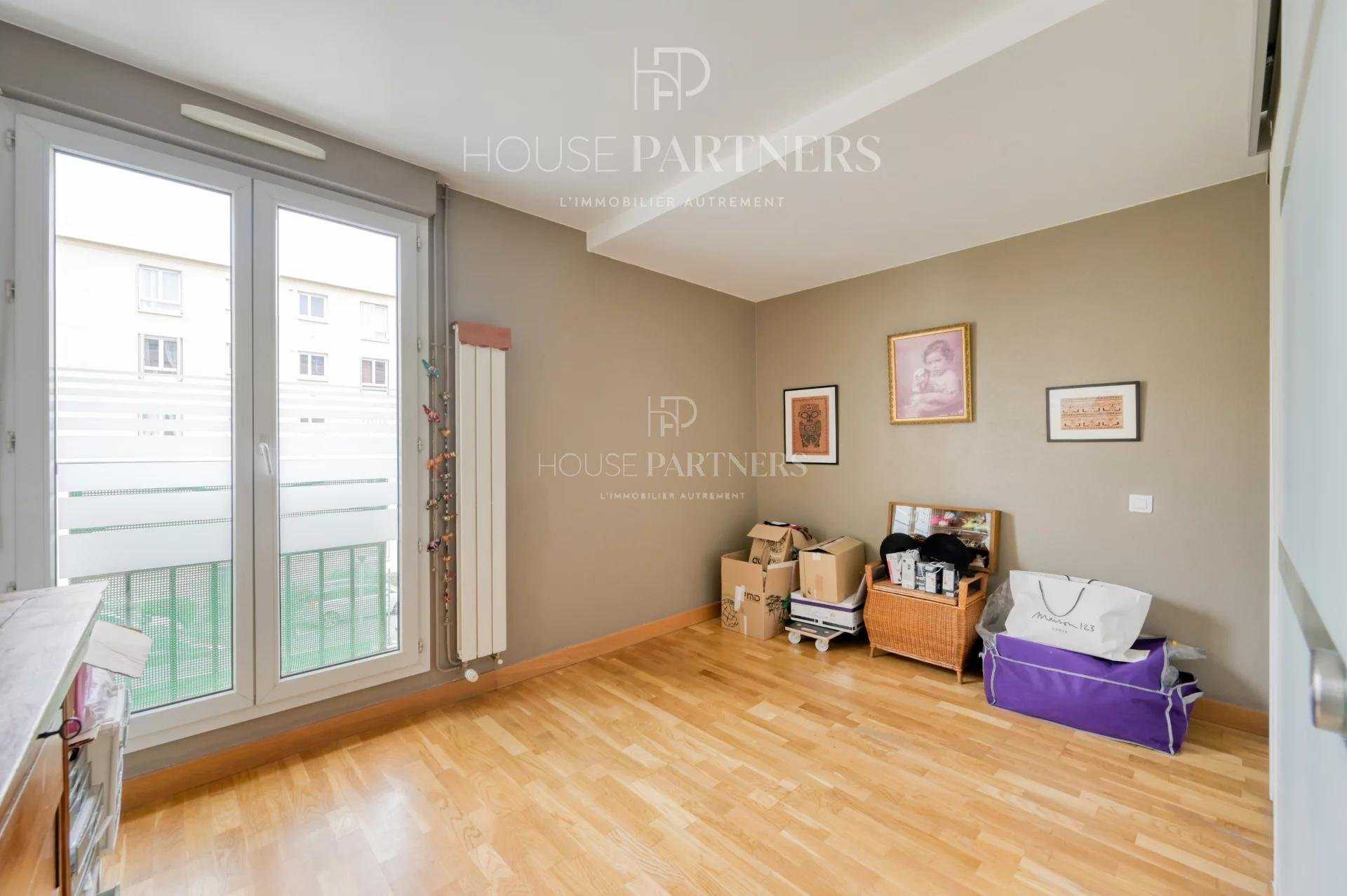 Condominium in Rueil-Malmaison, Hauts-de-Seine 11624092