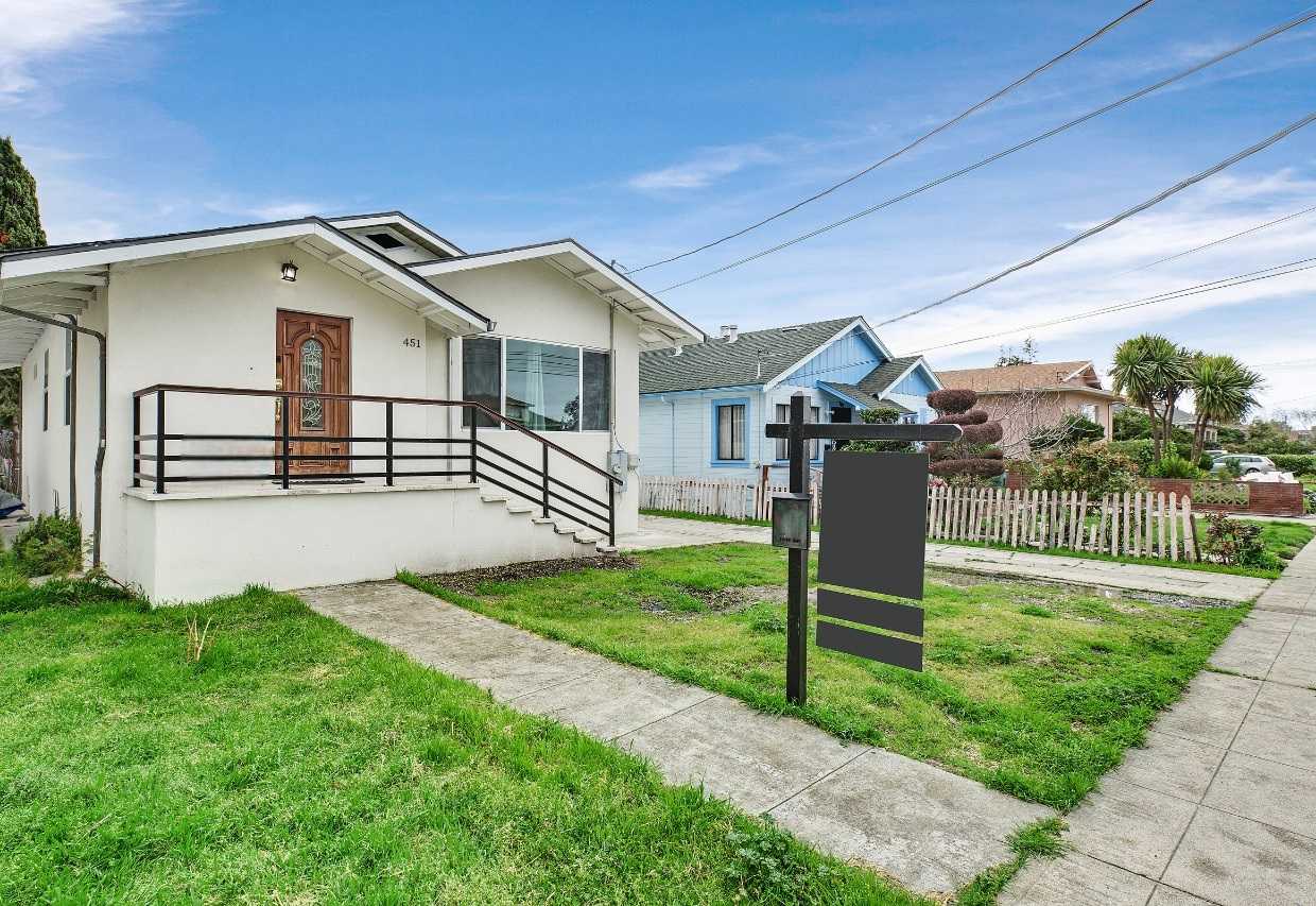 House in San Leandro, 451 Sybil Avenue 11624780