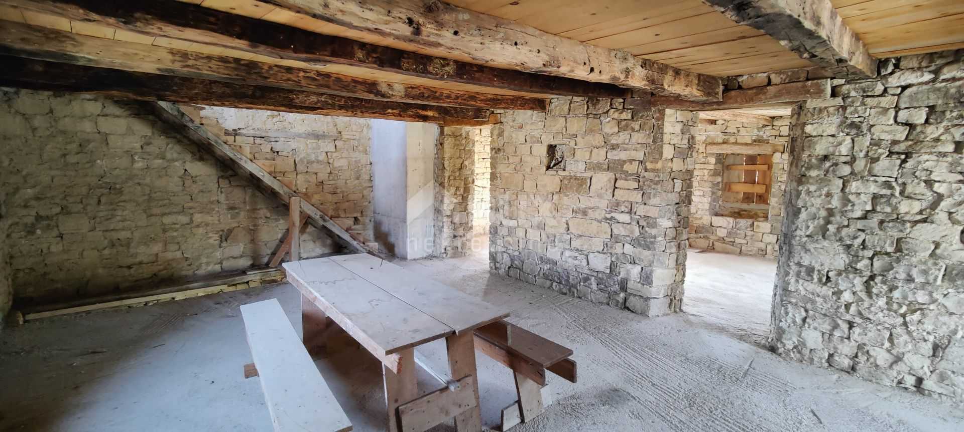 casa en Motovun, Istarska Županija 11625135
