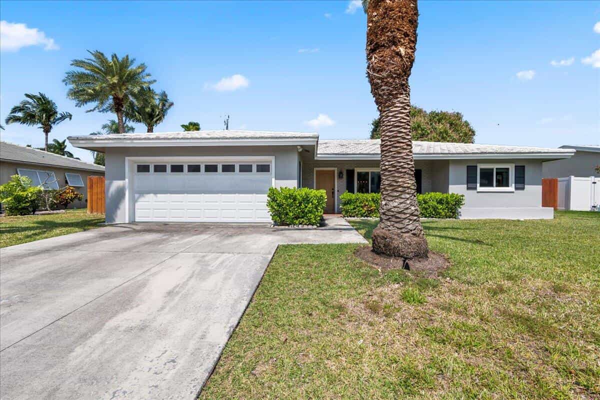 House in Palm Beach Shores, Florida 11625570