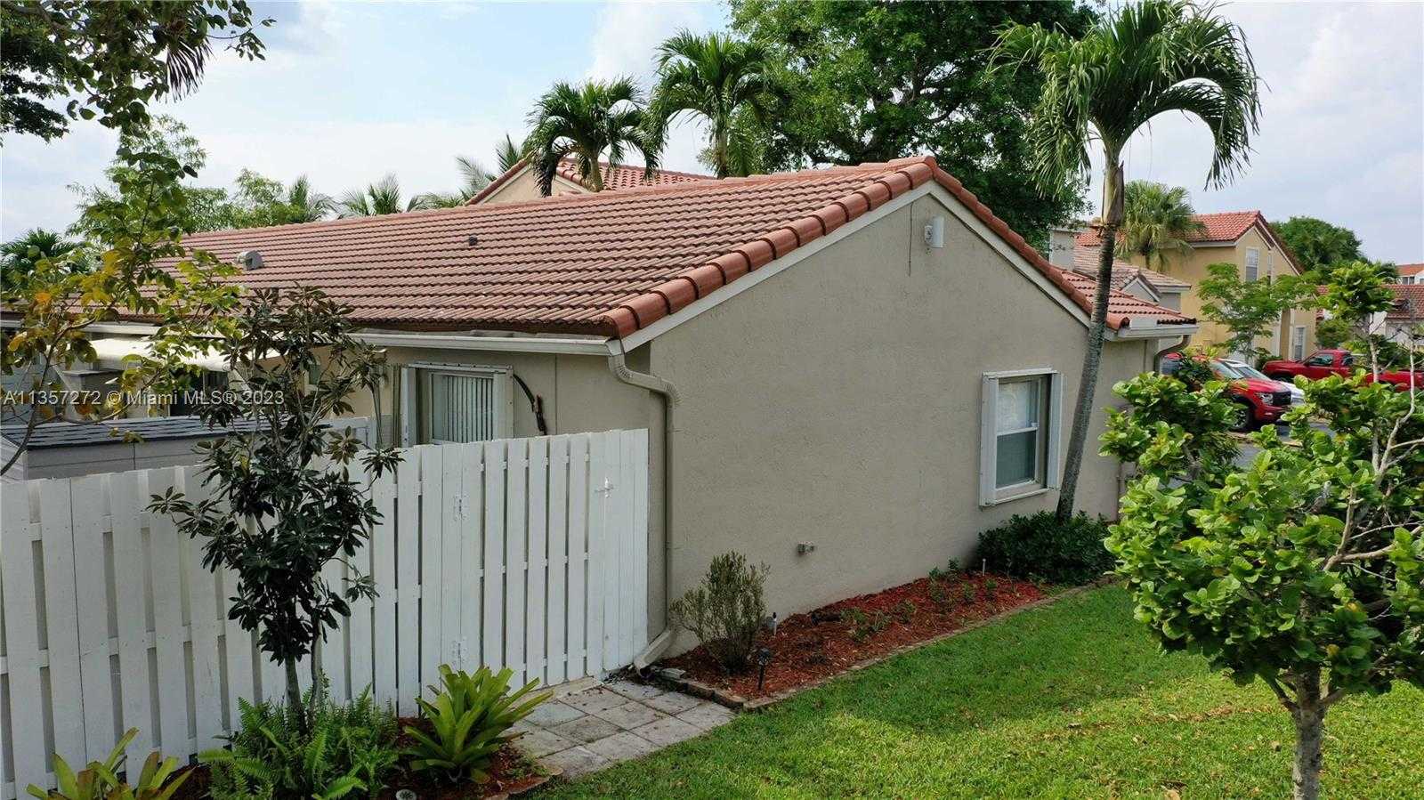 بيت في Sunrise, Florida 11625575