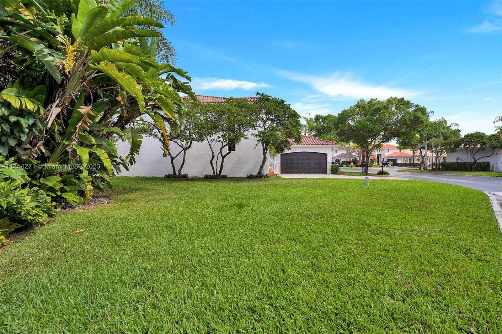 House in Doral, Florida 11625578