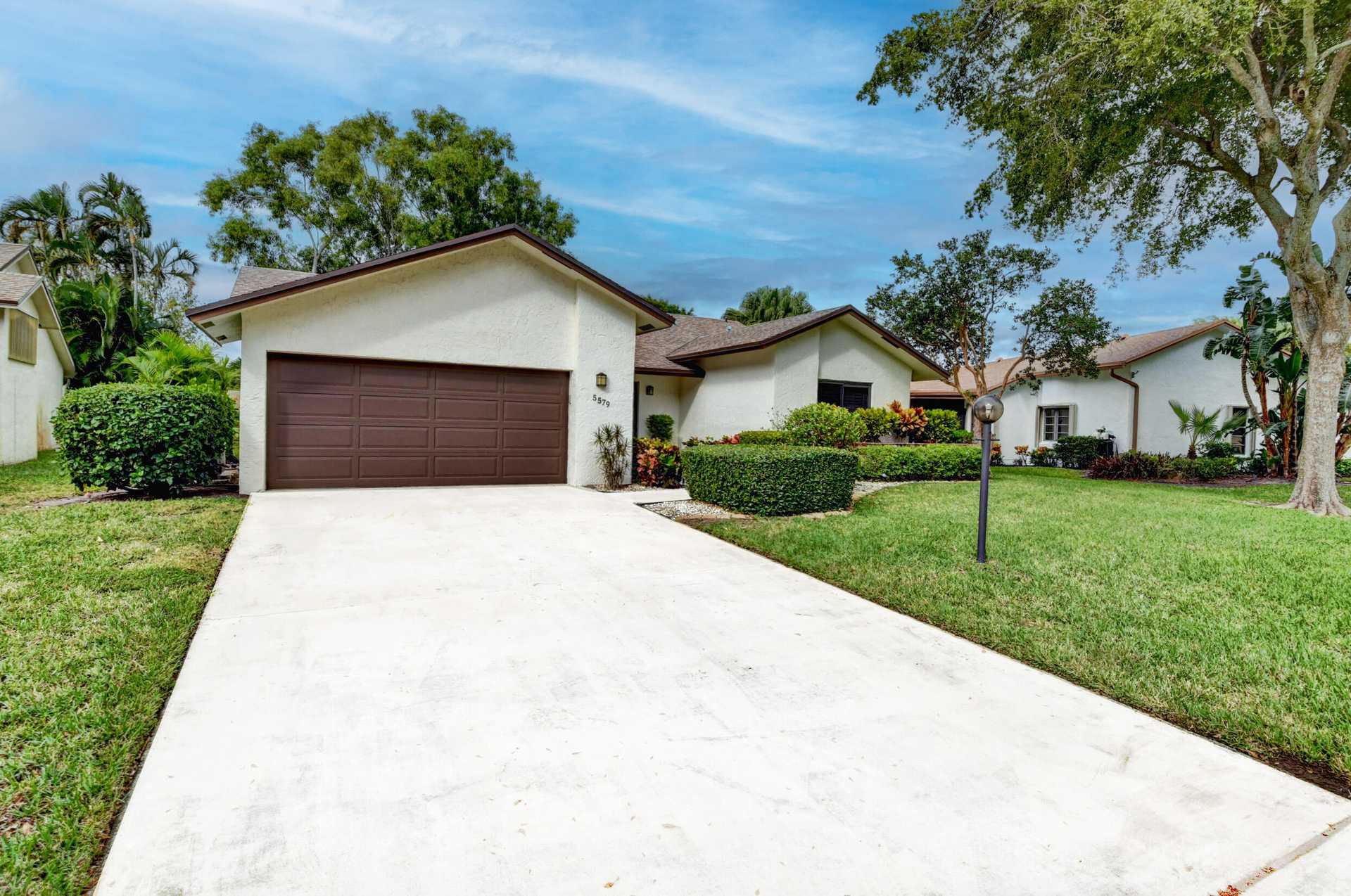 House in Kings Point, Florida 11625618