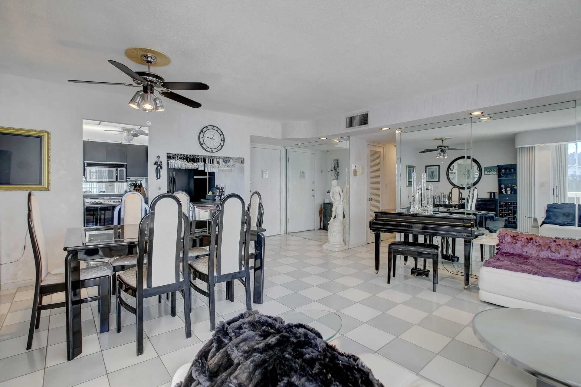 Condominium in Hallandale Beach, Florida 11625636