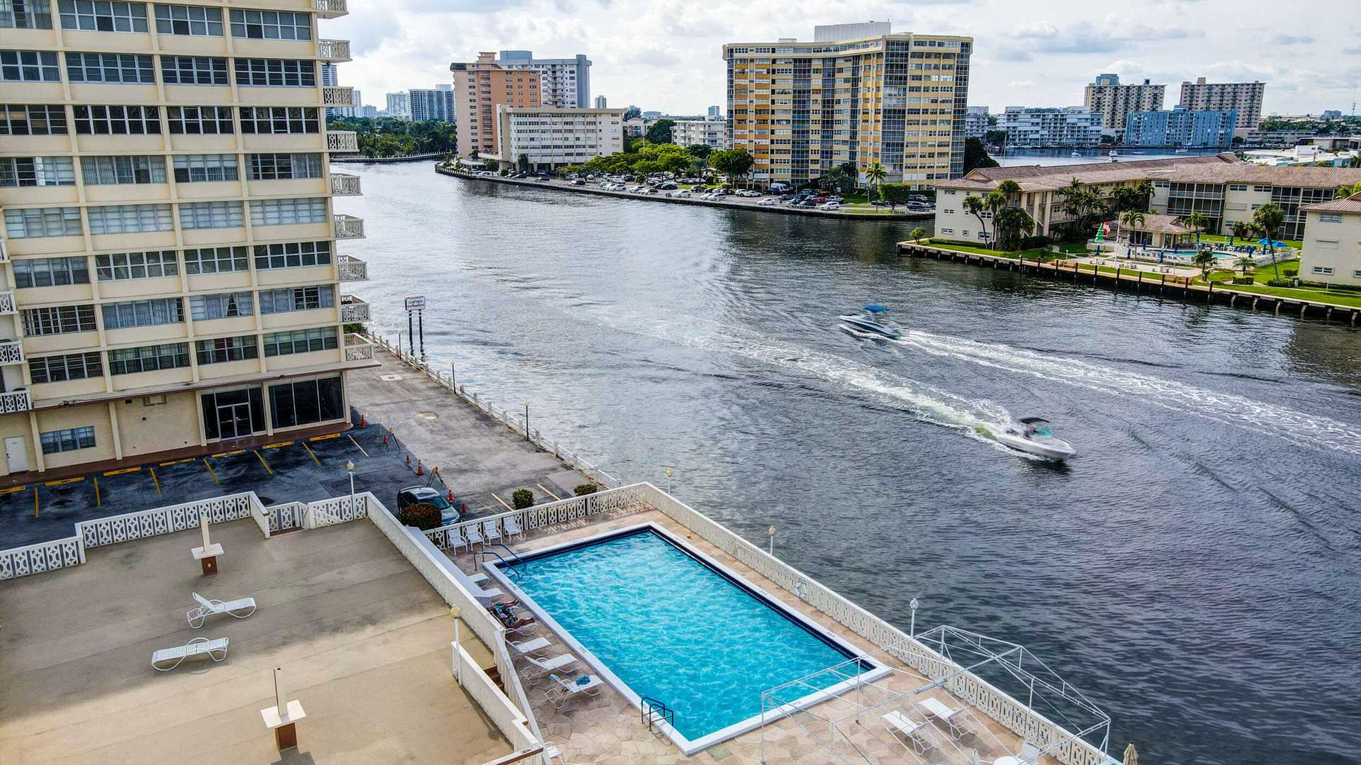 Condominium in Beverley Beach, Florida 11625636