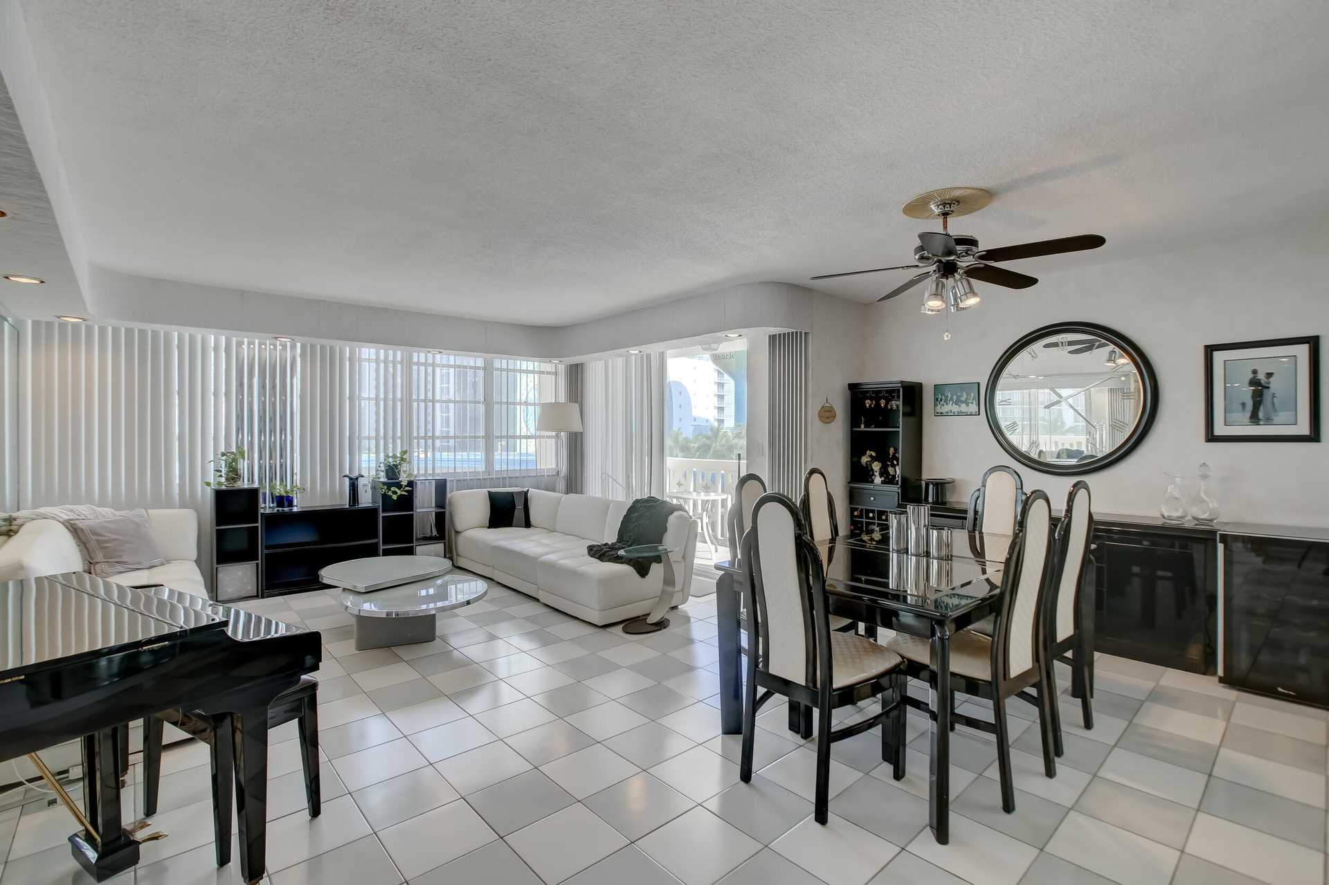 Condominium in Hallandale Beach, Florida 11625636