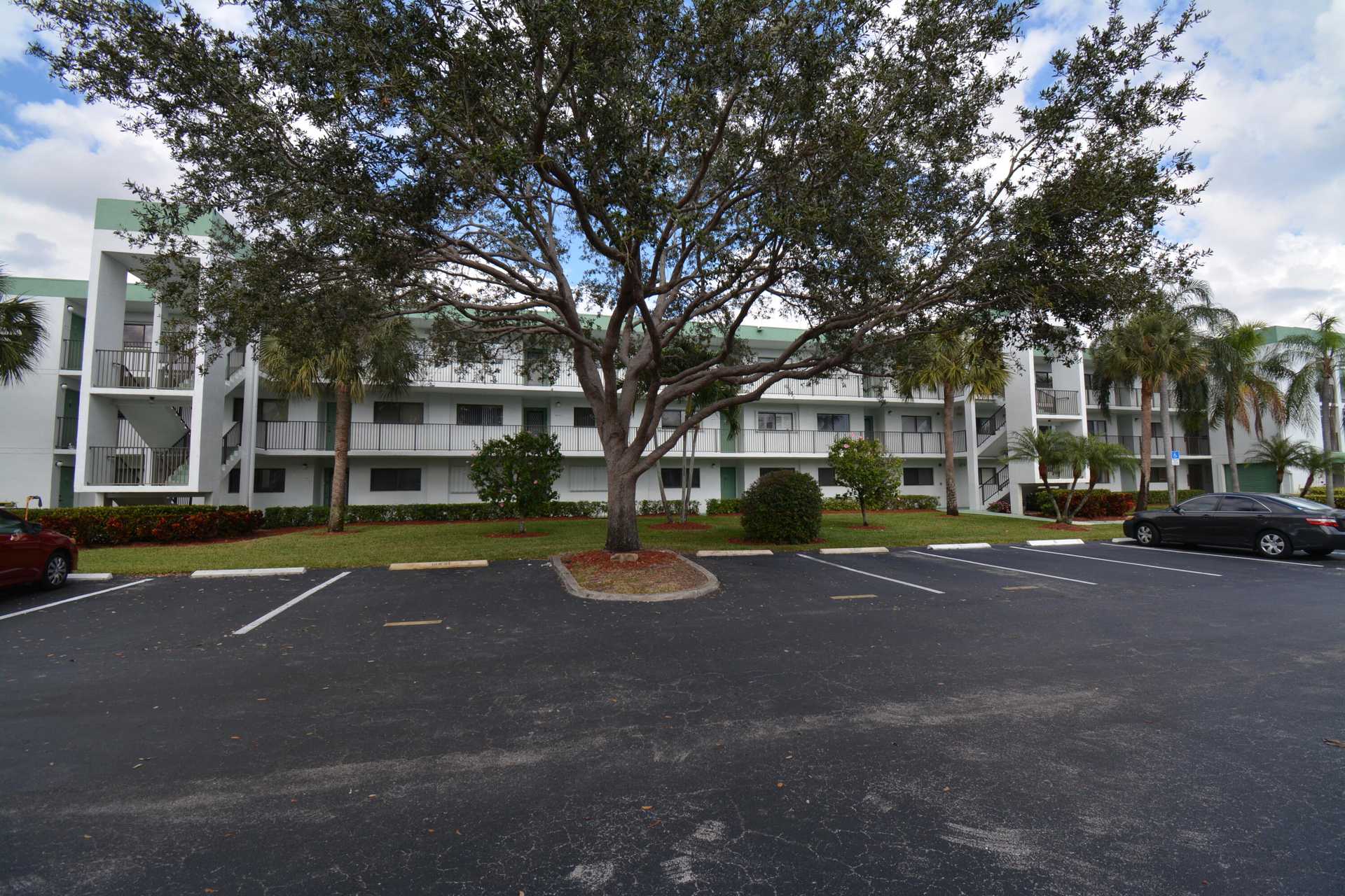 Condominium in County Club Acres, Florida 11625660