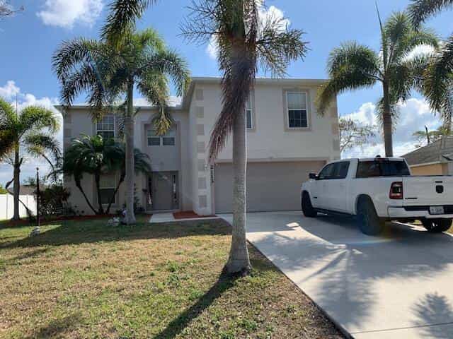 House in Port St. Lucie, Florida 11625689