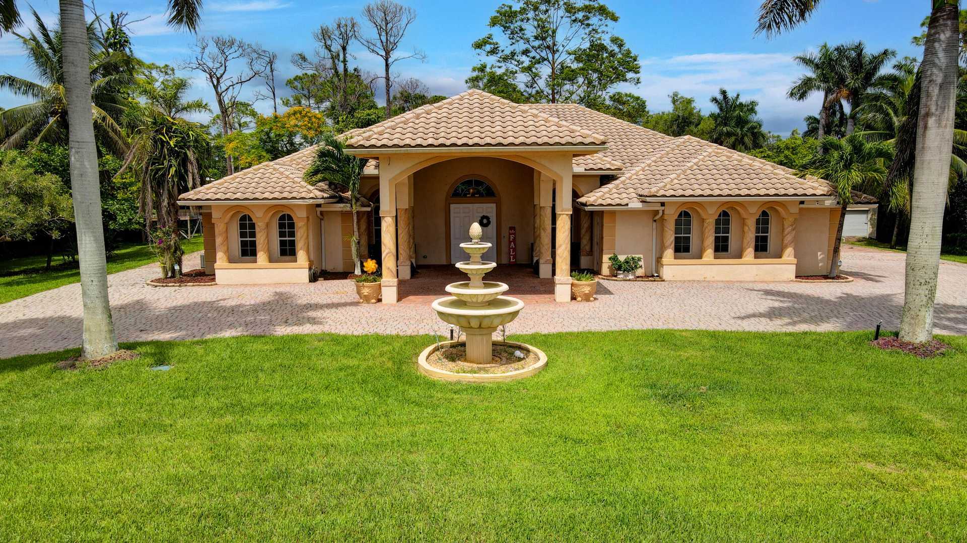 House in Westlake, Florida 11625724