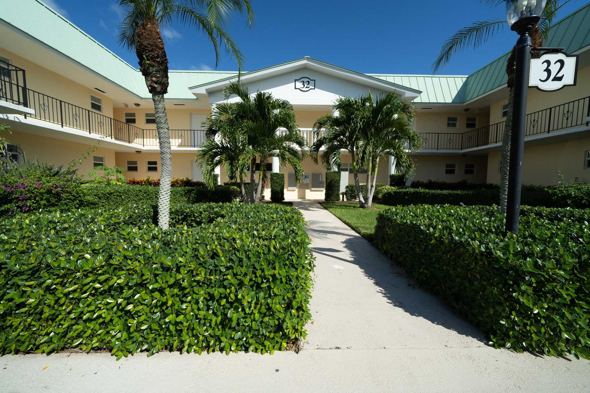Condominium in Briny Breezes, Florida 11625731