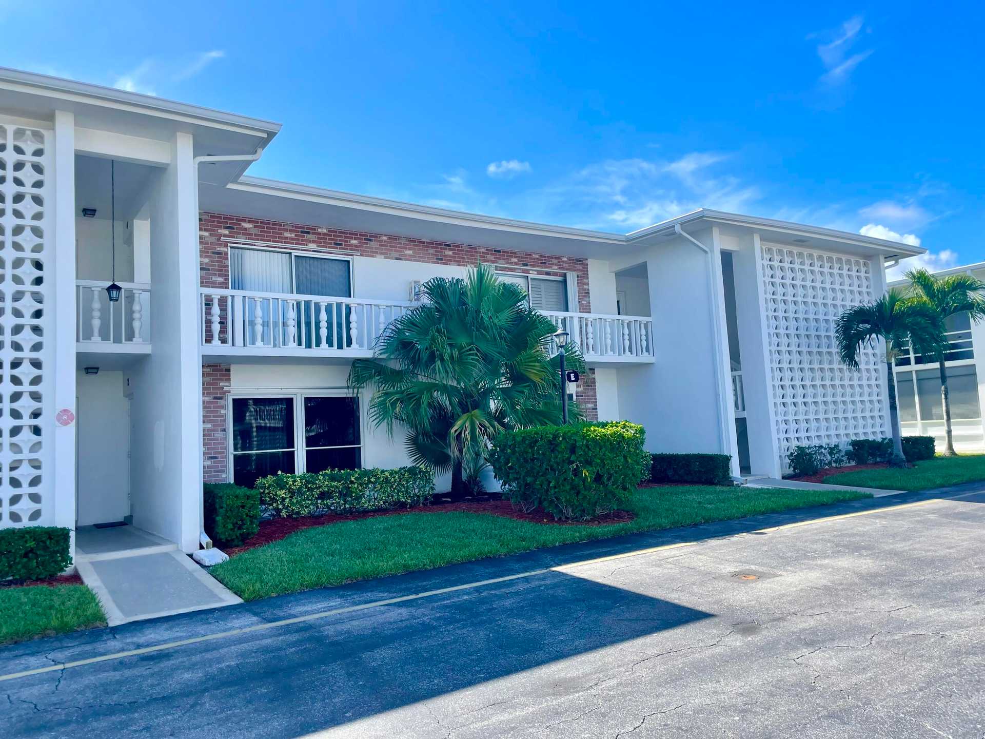 House in South Palm Beach, Florida 11625770