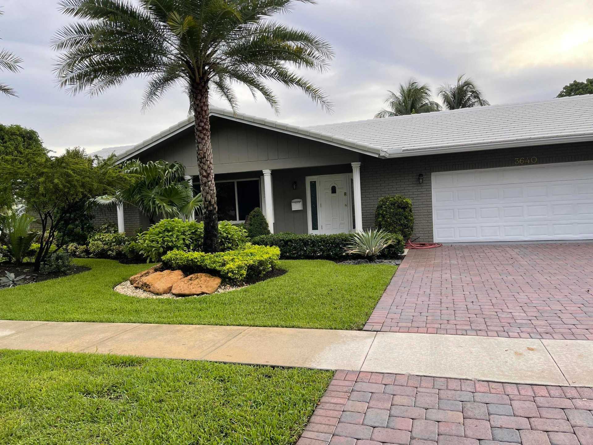 House in Hollywood, Florida 11625771