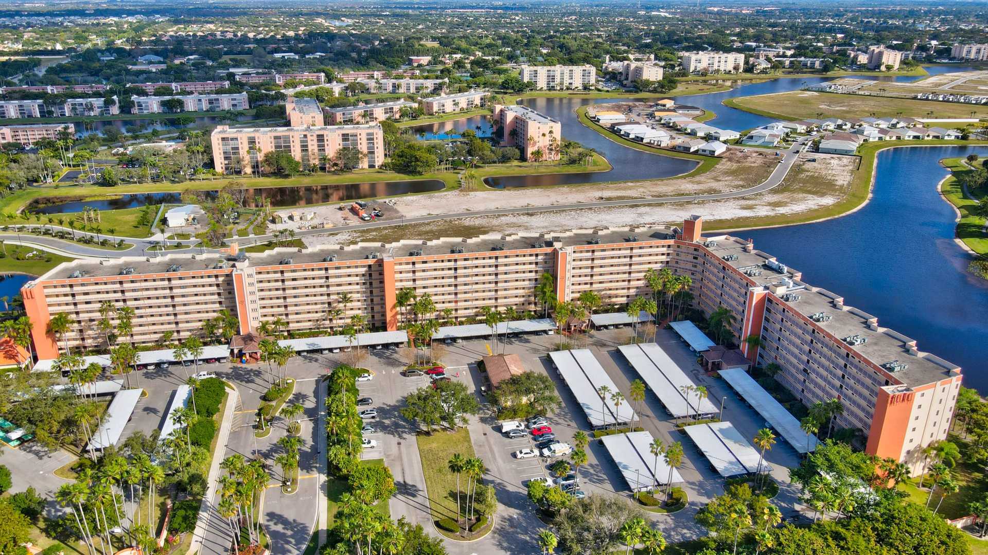 Condominium dans Villages d'Oriole, Floride 11625794