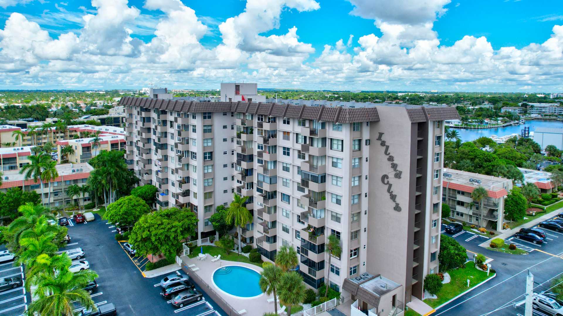 Condominium in Santa Barbara Shores, Florida 11625836