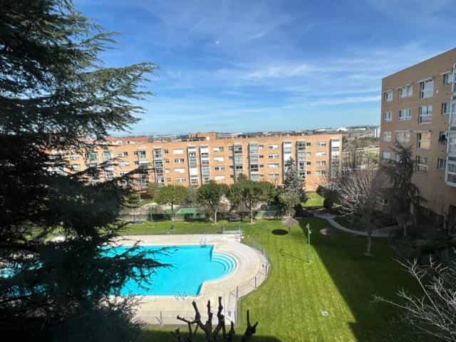 公寓 在 Hortaleza, Madrid 11626758