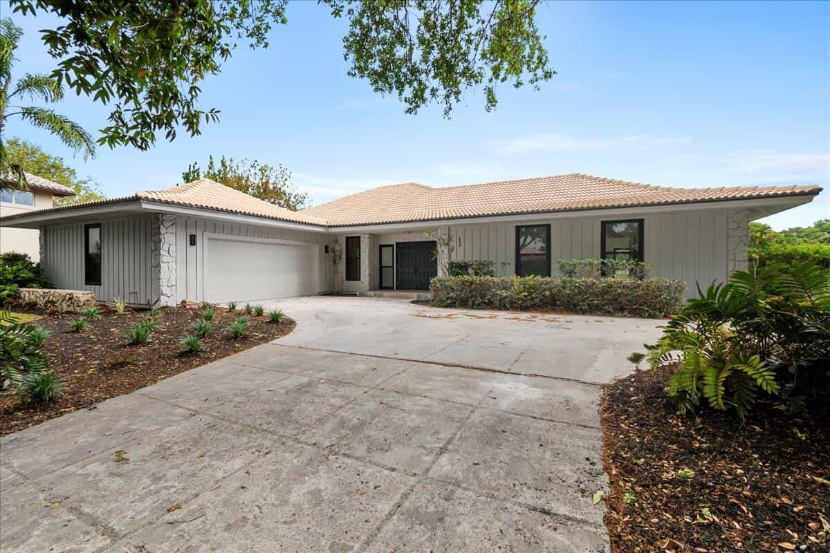 House in Palm Beach Gardens, Florida 11627158