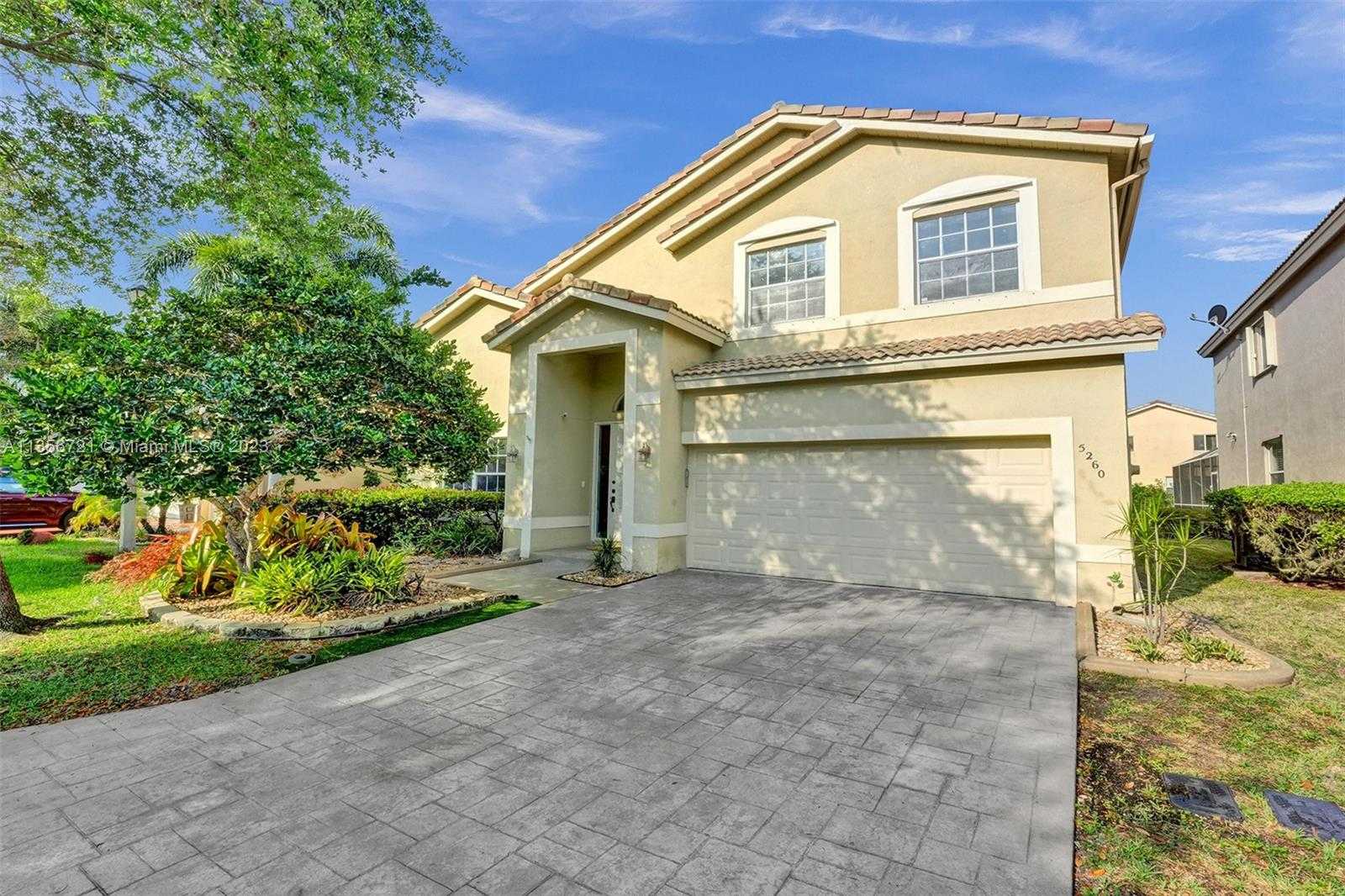 Dom w Coral Springs, Florida 11627177