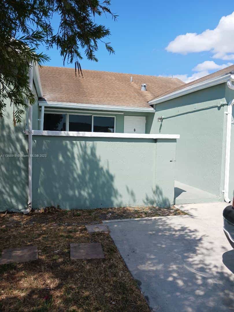 Будинок в Miami Gardens, Florida 11627184