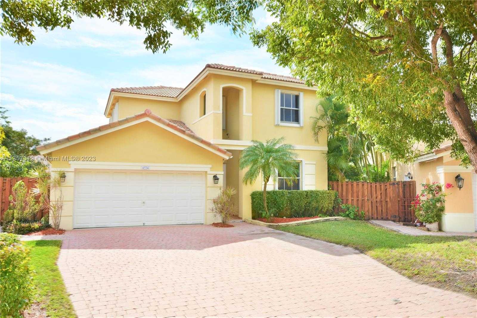 House in Doral, Florida 11627185