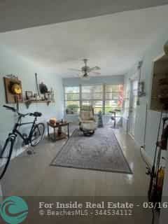 Condominium in Vuurtoren Punt, Florida 11627186